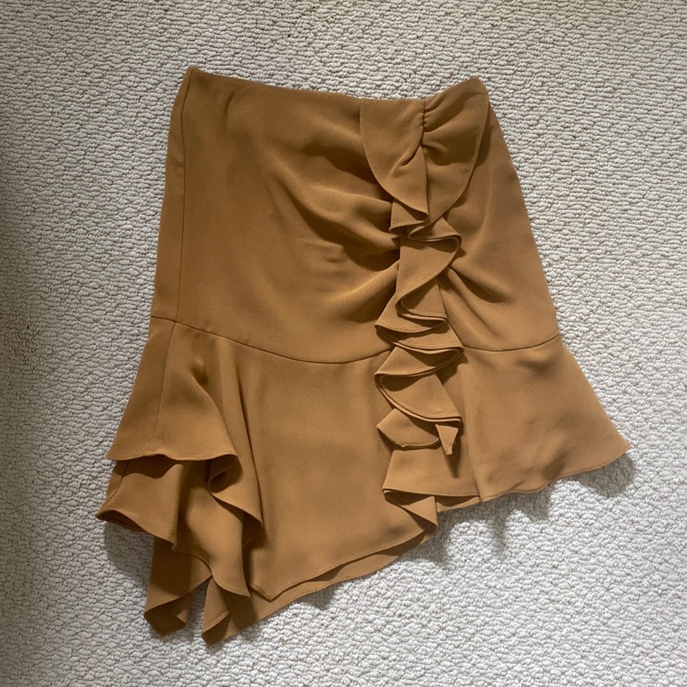 Asymmetrical skirt.